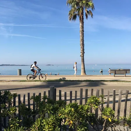 Vue 180 Degres Mer-colline, Plages 100m, Piscine, Box , Domaine Coudouliere Six Four Les Plages * Six-Fours-les-Plages
