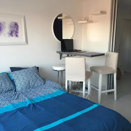 Vue 180 Degres Mer-colline, Plages 100m, Piscine, Box , Domaine Coudouliere Six Four Les Plages Апартаменты *