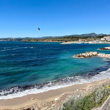 Vue 180 Degres Mer-colline, Plages 100m, Piscine, Box , Domaine Coudouliere Six Four Les Plages Apartment