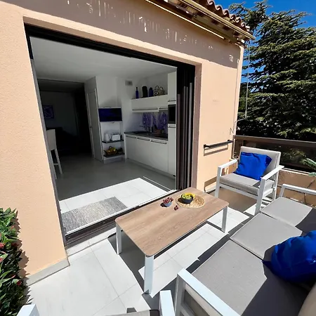 Vue 180 Degres Mer-colline, Plages 100m, Piscine, Box , Domaine Coudouliere Six Four Les Plages Apartment *